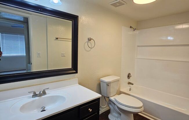 2 beds, 1 bath, 880 sqft, $1,195, Unit 208