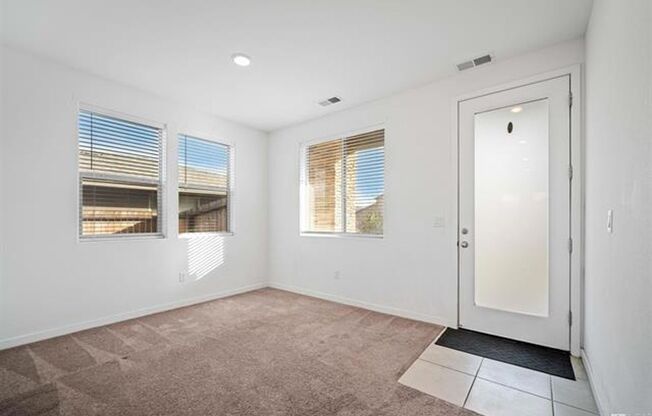 Modern Beauty in Lemmon Valley... MUST SEE!