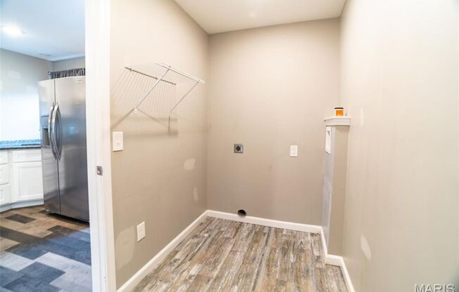 3 beds, 1 bath, 925 sqft, $1,995, Unit Hillsdale Dr 204