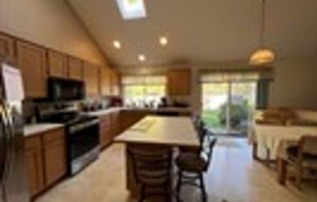 3Bd/2.5Ba Kent House