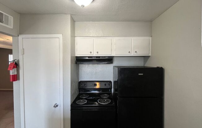 1 bed, 1 bath, $850, Unit UNIT 8