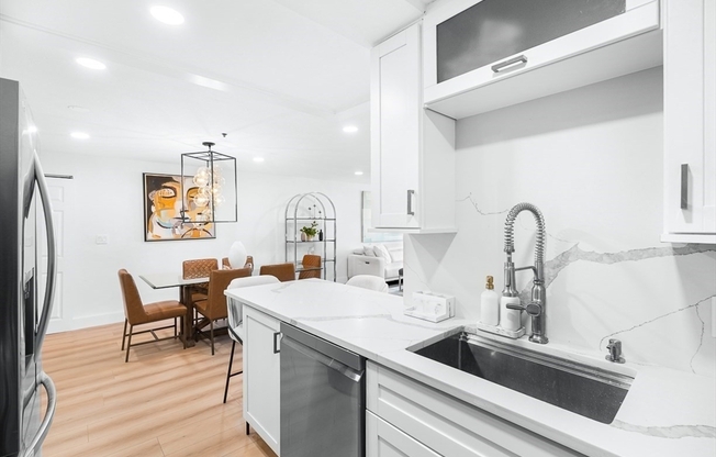 2 beds, 1.5 baths, 1,028 sqft, $4,800, Unit 206