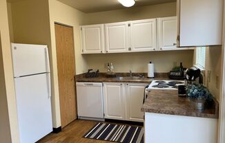 2 beds, 1 bath, 806 sqft, $1,549, Unit 48