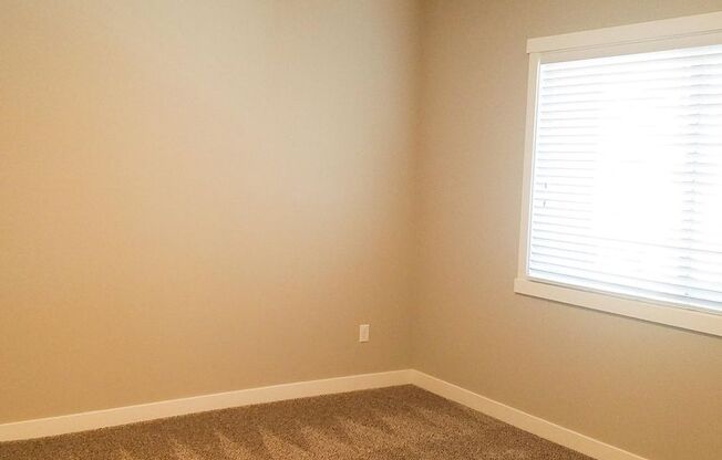 3 beds, 2.5 baths, $2,350, Unit 304