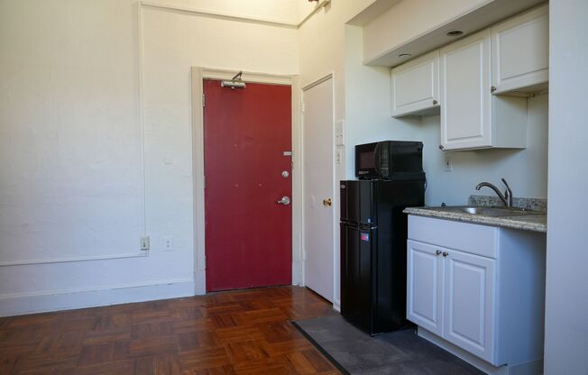 Studio, 1 bath, 311 sqft, $1,050, Unit 301 - Heritage