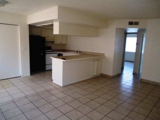 2 beds, 1 bath, 900 sqft, $1,295