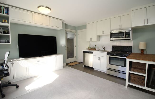 Gorgeous Custom-Built Newer Construction Craftsman – NE PDX