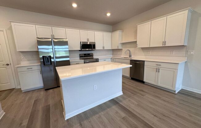 Stunning New Construction 3/2.5 Town Home in St. Cloud! Available Now!