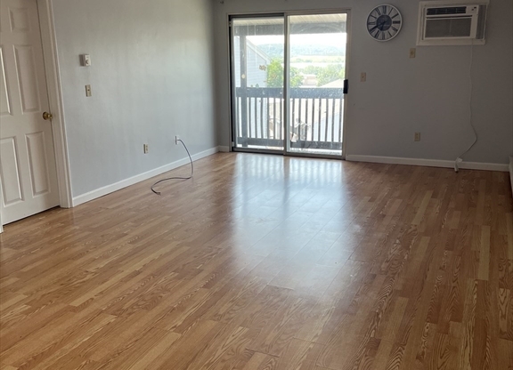 2 beds, 2 baths, 1,000 sqft, $2,000, Unit H125