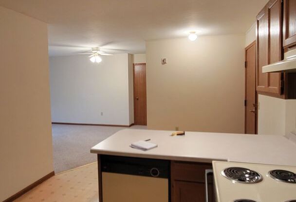 2 beds, 1 bath, $995