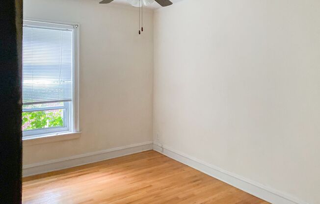 2 beds, 1 bath, 920 sqft, $1,975, Unit 2008-2