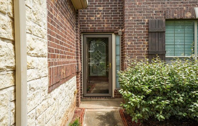 Welcome to this gorgeous 4-bedroom home nestled in the heart of Riverstone!