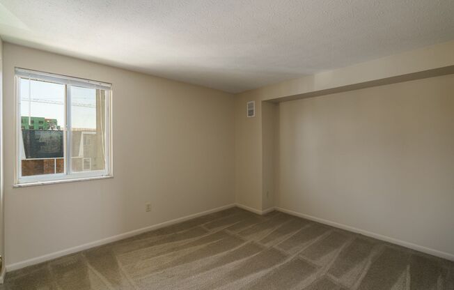 2 beds, 1.5 baths, $1,350, Unit 411 E Buttles Ave Apt. K