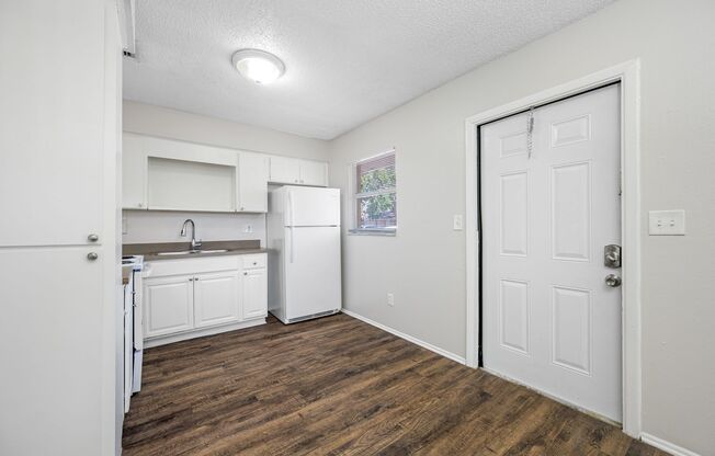 2 beds, 1 bath, 700 sqft, $1,395, Unit 4540-09