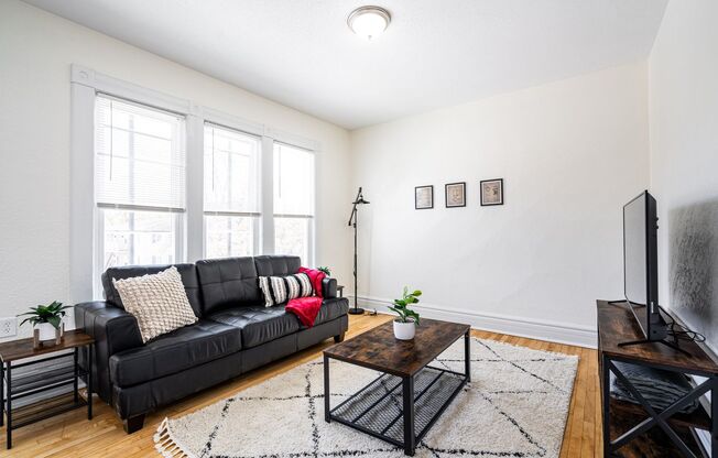 4Bdrm Upper Flat of Eastside Duplex Fully Remodeled