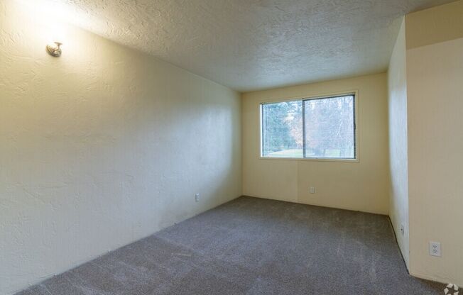 2 beds, 1 bath, 840 sqft, $1,582, Unit 0111