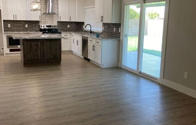 1808 W SUMMIT PL