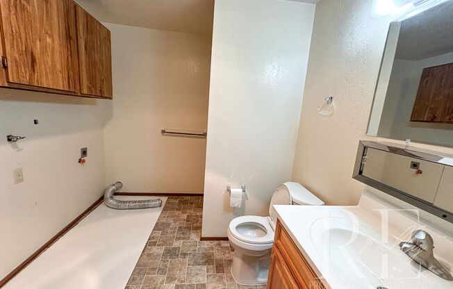 3 beds, 2 baths, $2,100, Unit 8612