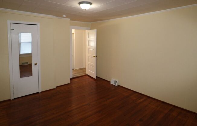 3 beds, 1 bath, $1,550