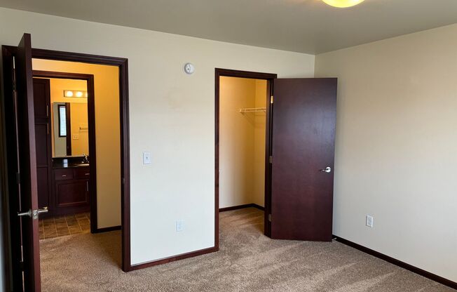 2 beds, 2 baths, 1,004 sqft, $1,245, Unit 3839-210