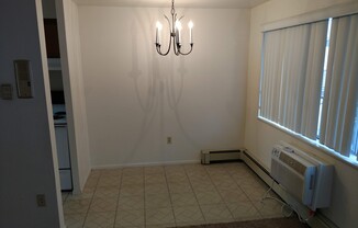 1 bed, 1 bath, $600, Unit 8B