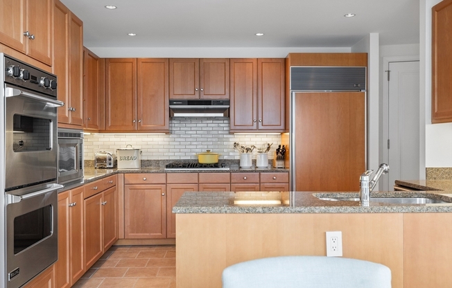 4 beds, 3.5 baths, 3,246 sqft, $35,000, Unit 19E