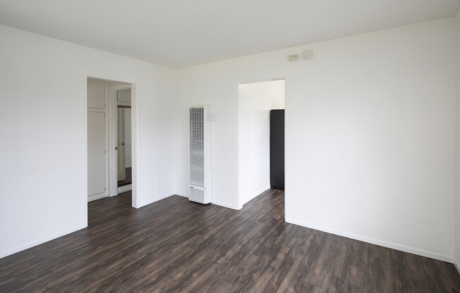 1BR Cottage in Pacific Beach with Garage!