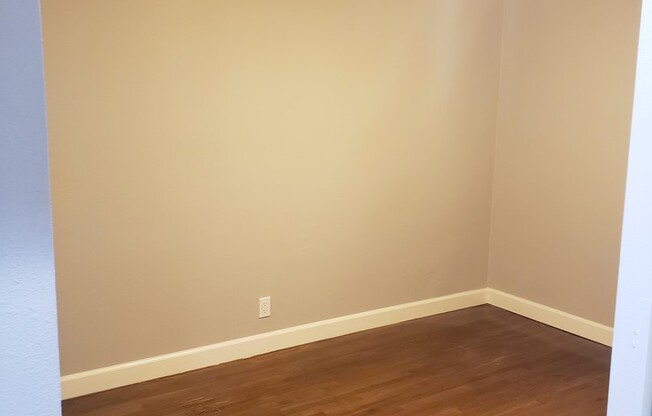 2 beds, 1 bath, $1,945, Unit B