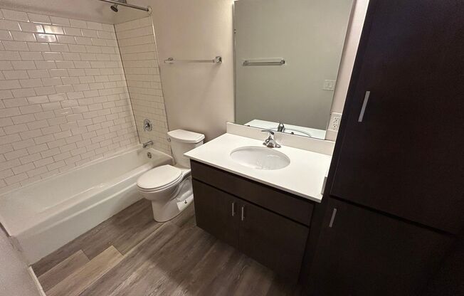2 beds, 1 bath, $1,395, Unit 203