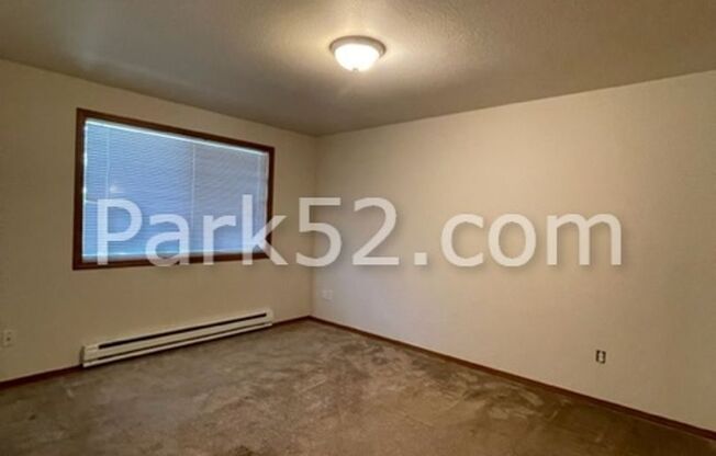 2 beds, 1 bath, $1,695