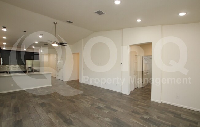 5420 W DESERT HOLW DR