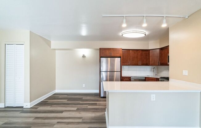 2 beds, 2 baths, 999 sqft, $2,150, Unit I23
