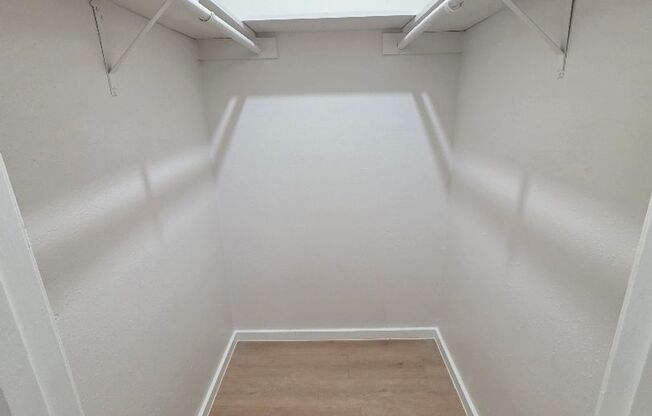 1 bed, 1 bath, 700 sqft, $999, Unit ELP2202-142