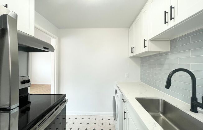 1 bed, 1 bath, 800 sqft, $1,995, Unit Hamrick 303