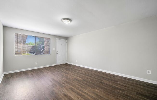 2 beds, 1 bath, 890 sqft, $1,100, Unit Highcroft-F4