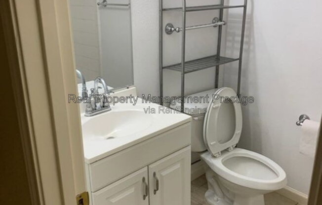 Studio, 1 bath, 550 sqft, $995, Unit 21