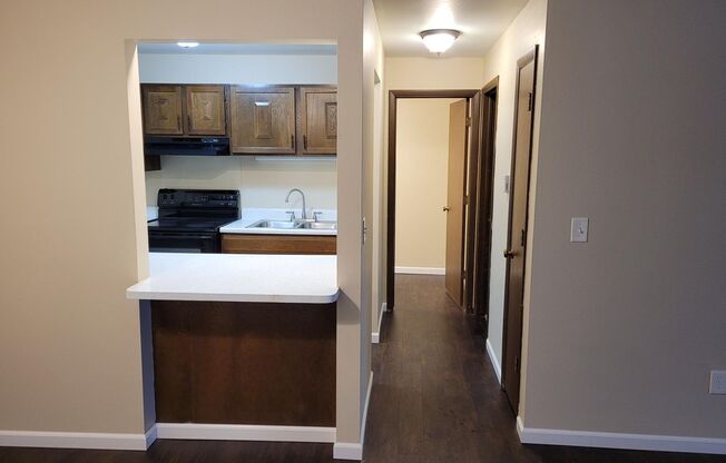 2 beds, 2 baths, $995, Unit 15