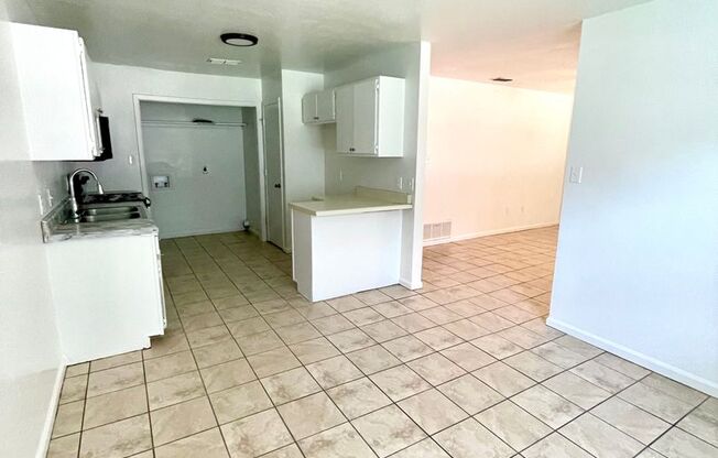 2 beds, 1 bath, $800