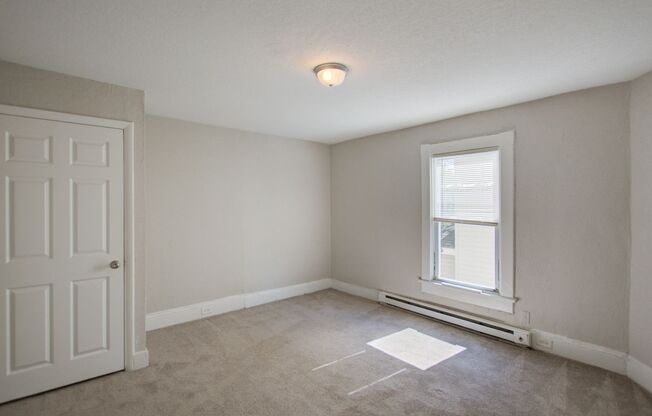 2 beds, 1 bath, 1,000 sqft, $1,550, Unit 1603 Elm Ave - Unit 2