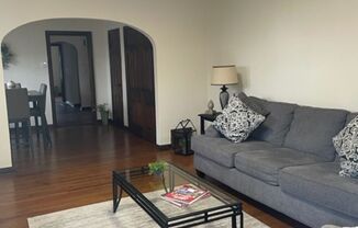 1 bed, 1 bath, $1,195, Unit 1312 W. Jackson St.