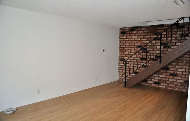 2 beds, 1 bath, $2,500, Unit # 3