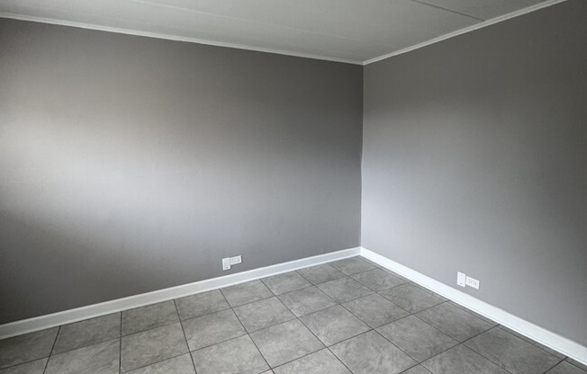 3810 25 AVE