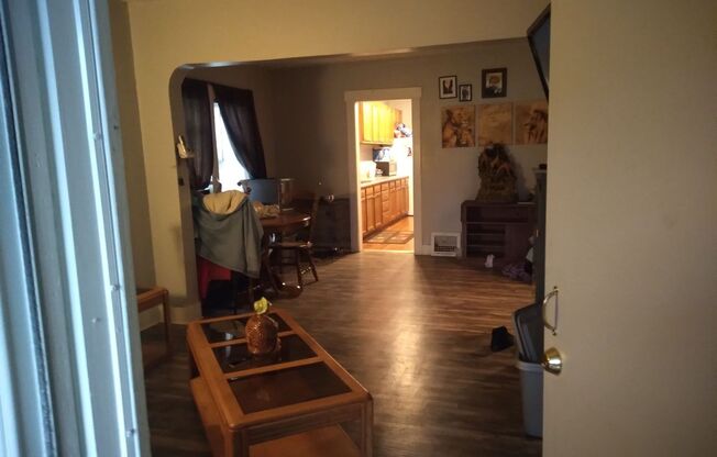 2 beds, 1 bath, $895