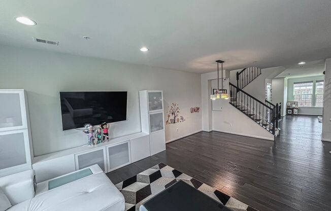 Stunning and Spacious 3 Bed, 2.5 Bath End-Unit Brick Townhome  Desired Discovery Square