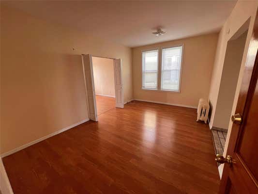 2 beds, 1 bath, 800 sqft, $2,400