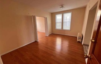 2 beds, 1 bath, 800 sqft, $2,400