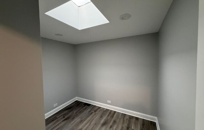 2 beds, 1.5 baths, $2,550, Unit 305