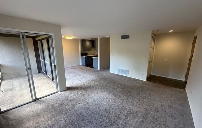 Beautifully Updated 2-Bedroom Unit with On-Site Laundry and Included Parking in San Rafael!