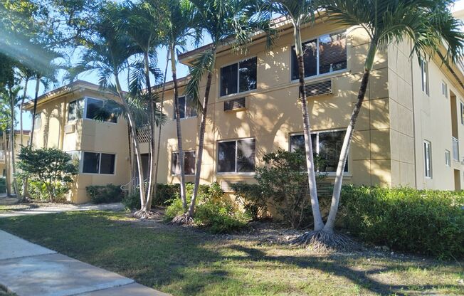 1426 PONCE DE LEON