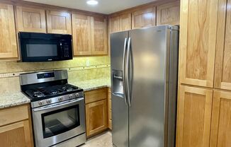 Clean, Classic Contemporary 3 Bedroom + 2 Bath Townhouse Style Home Near Downtown Campbell & Willow Glen Close Proximity to Whole Foods/Trader Joe's/The Pruneyard/Farmer's Market/Light Rail!